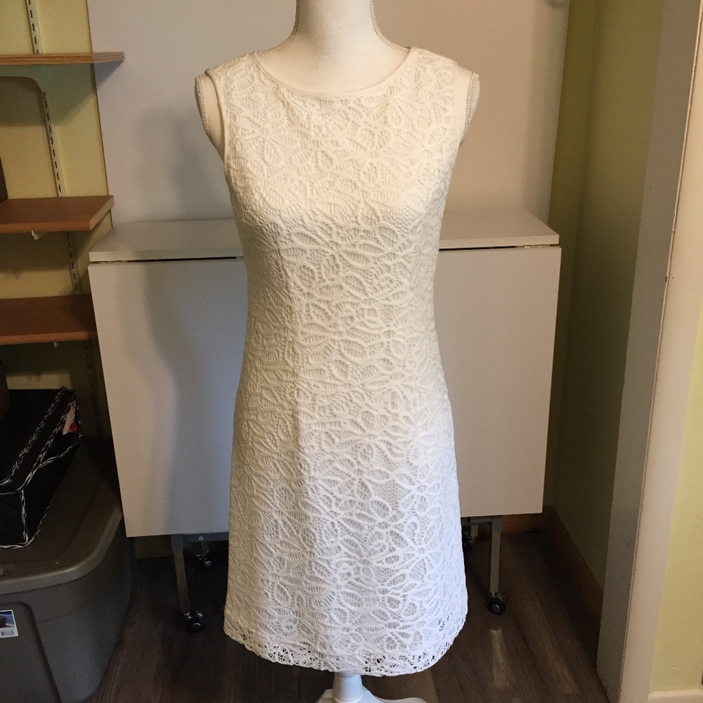 White Sleeveless Lace Dress Size 4  London Times
